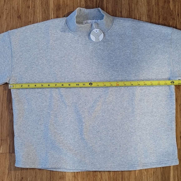 Mock neck cropped sweatshirt-medium - Picture 5 of 6